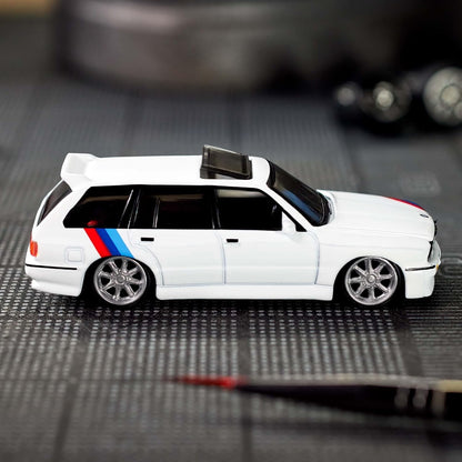 Hot Wheels 1990 BMW 318i Touring Collectors Elite 64 - image 9