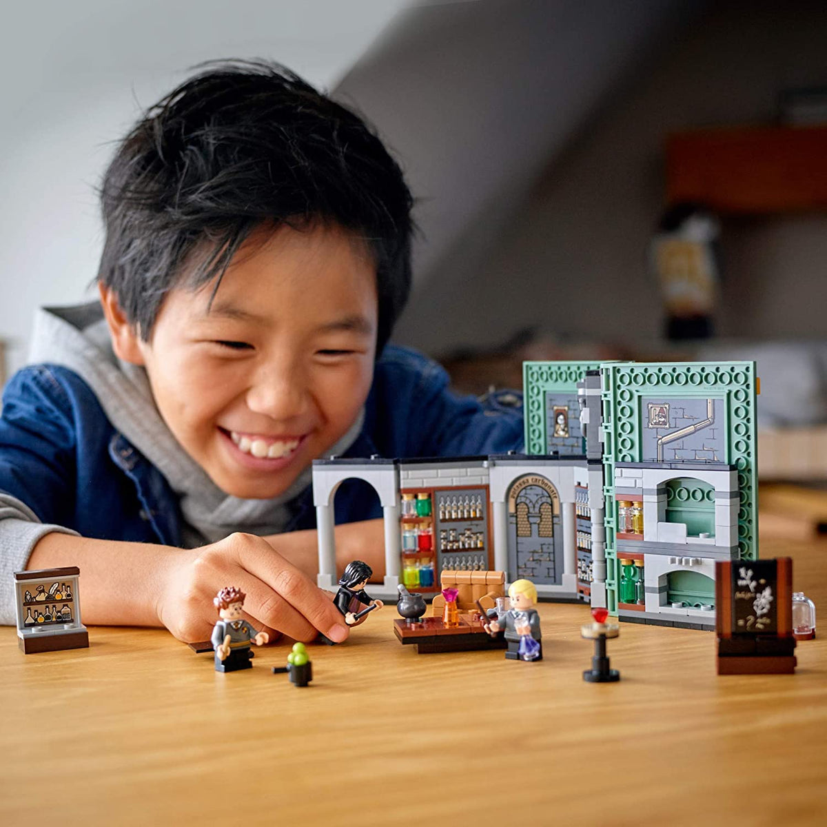 LEGO Harry Potter Hogwarts Moment: Potions Class 76383 Brick-Built Playset with Professor Snape’s Potions Class, New 2021 (270 Pieces) - image 12