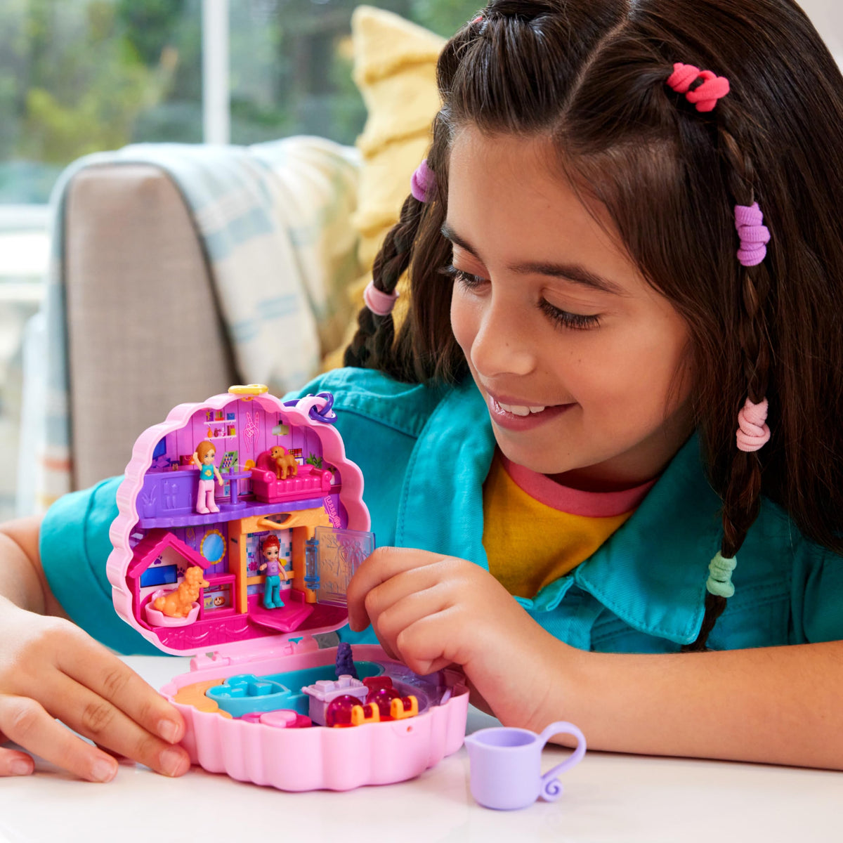 Polly Pocket Compact Playset, Groom & Glam Poodle Set with 2 Micro Dolls, Color Change & Water Play - image 4